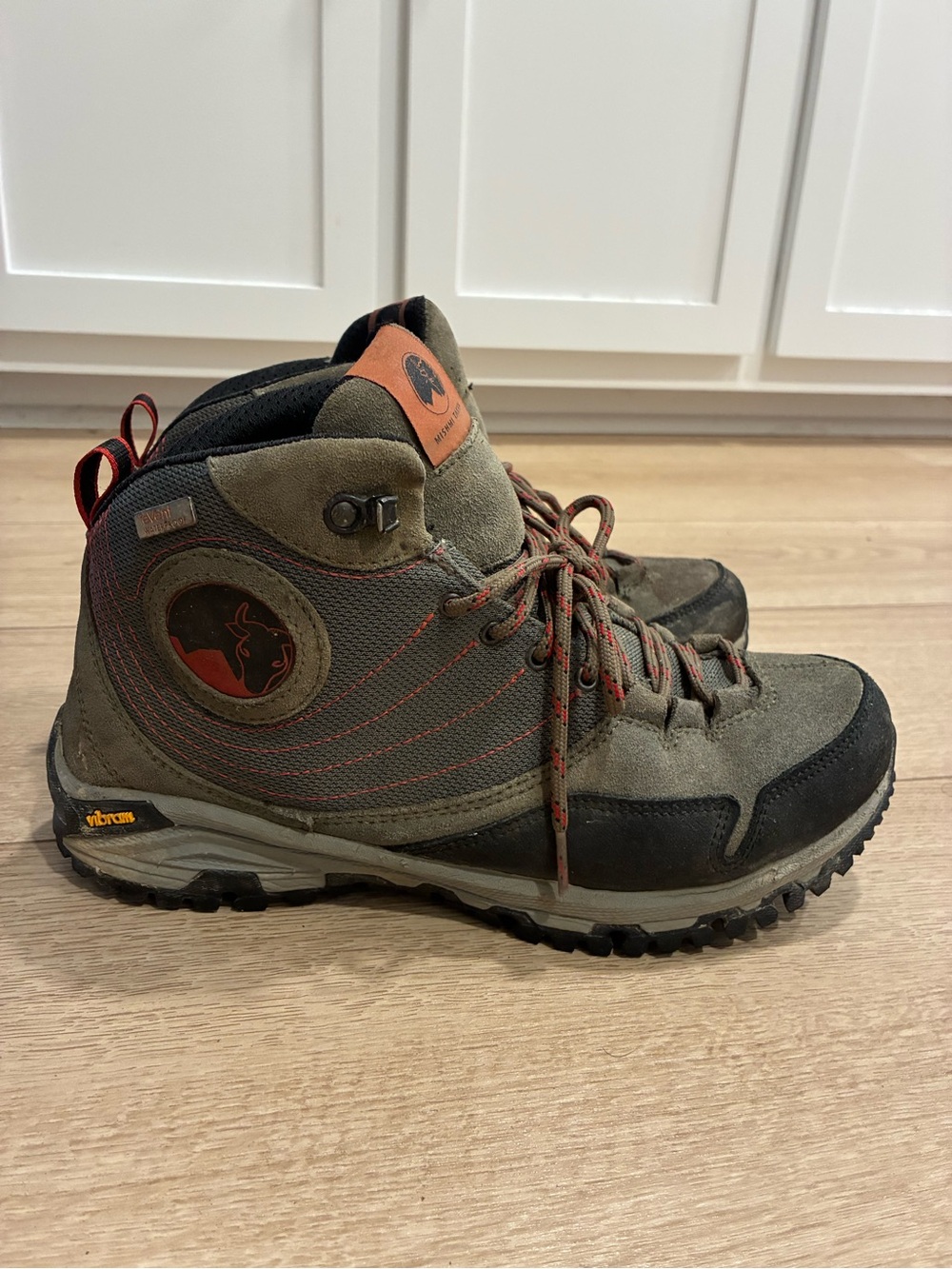 Mishmi Takin Women’s Jampui Mid Event Waterproof Lightweight Hiking Boot Size 9